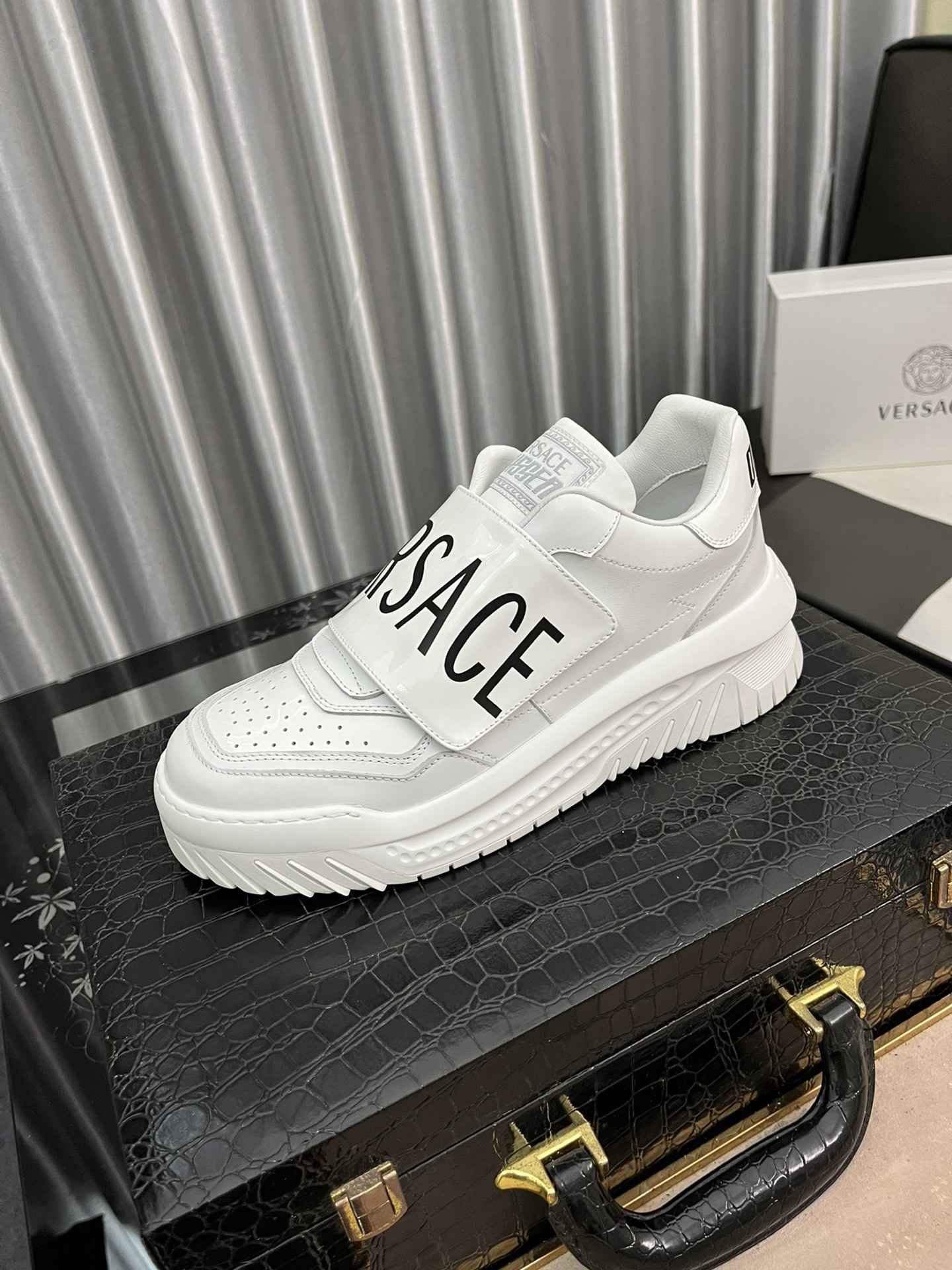 SNEAKERS VERSACE